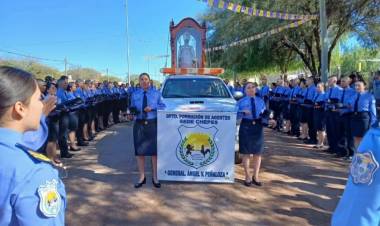 San Nicolás visitó la escuela de agentes de Policia en Chepes
