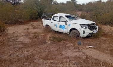 Conductor sufrió lesiones tras volcar una camioneta sobre Ruta 141 cerca de Chepes
