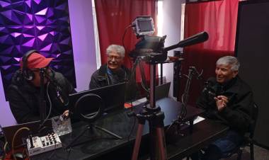 La Escuela Normal celebró sus 68 años con un emotivo programa especial transmitido por Orión FM