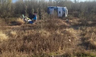 Otro siniestro en Ruta 141: camioneta que viajaba a La Rioja volcó en Bermejo
