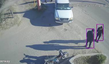 Adolescente de 15 años resultó herido tras chocar con una camioneta