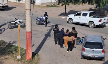 Choque entre un auto y una moto dejó dos personas heridas en Chepes
