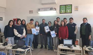 La EPET Nº 1 entregó carpetas técnicas de proyectos urbanos a la Municipalidad de Rosario Vera Peñaloza