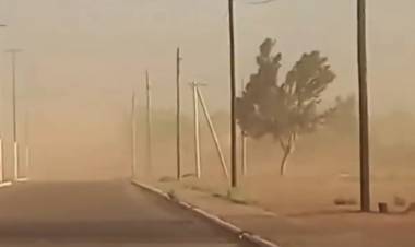 Fuerte viento Zonda azota Patquía y crece la preocupación por su avance hacia Capital