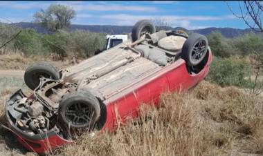 Ulapes: un automóvil volcó con tres ocupantes y todos resultaron ilesos
