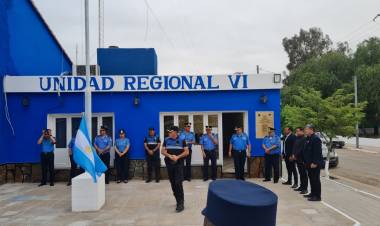 La Unidad Regional Sexta celebró su 54° aniversario con un acto de izamiento de la Bandera Nacional