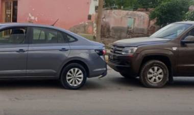 Chepes: una camioneta chocó desde atrás a un automóvil en pleno centro