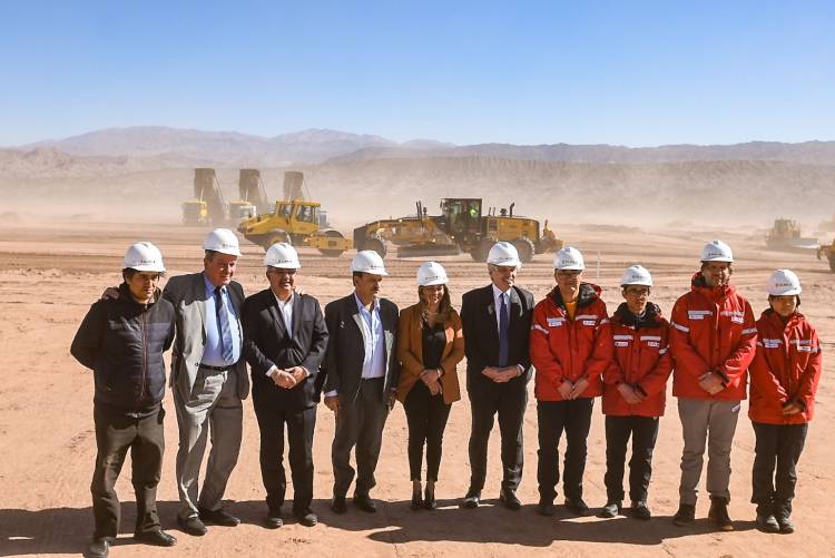 El gobernador Ricardo Quintela acompañó al presidente Alberto Fernández en Catamarca.