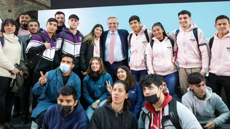 Alberto Fernández: "Invertir en educación es pensar a futuro y nunca es un gasto".