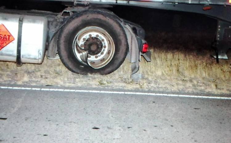 Chepes: Accidente entre un camión y un utilitario. Una joven sufrió traumatismo de cráneo y se encuentra internada en el Vera Barros.