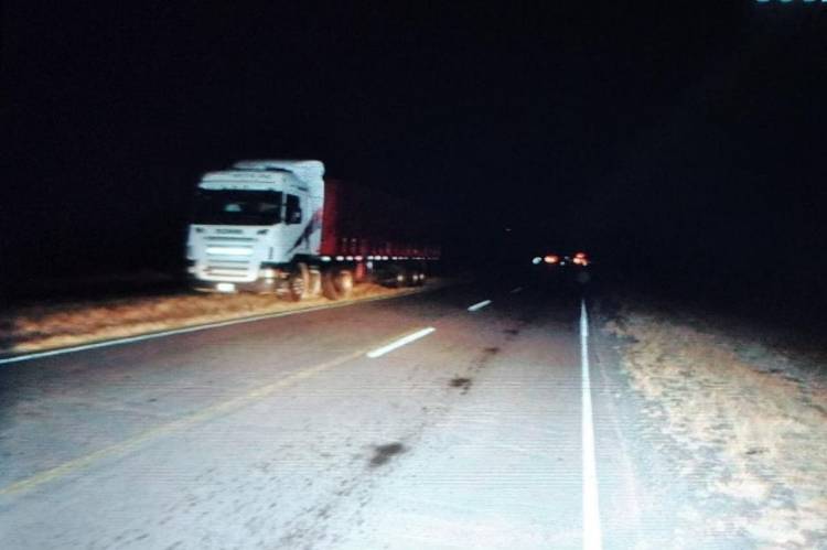 Chepes: Accidente entre un camión y un utilitario. Una joven sufrió traumatismo de cráneo y se encuentra internada en el Vera Barros.