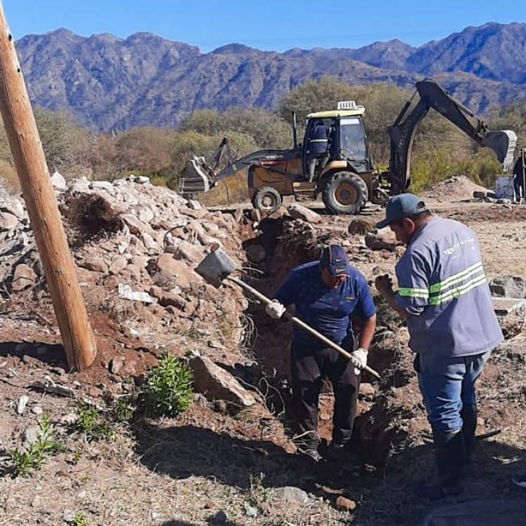 Chamical: continúan los trabajos para mejorar la distribución del agua.