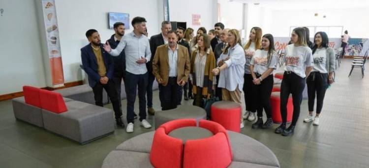 Se inauguró el nuevo comedor estudiantil para garantizar la alimentación saludable de cientos de jóvenes.