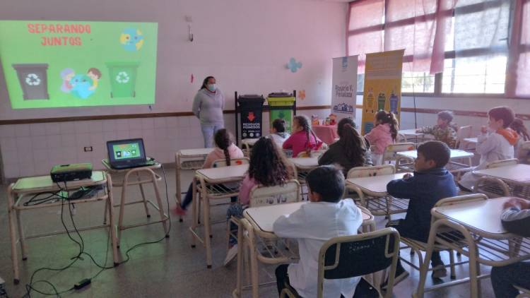 Inició en las escuelas primarias del departamento el taller “Separando Juntos”.