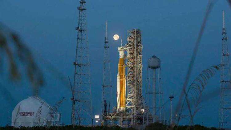 Se lanza a la Luna el cohete más poderoso de la NASA.