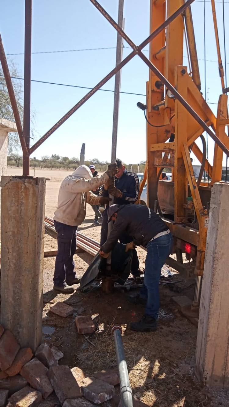 Distrito El Totoral: Cambio de electrobomba de la perforacion de San Jose.