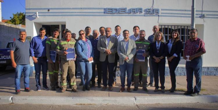 En Olta y San Blas: Más de 20 trabajadores de Edelar recibieron su pase a planta permanente.