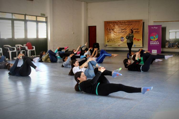 Salón de los Espejos: Gran Éxito en el taller de danza y acondicionamiento para bailarines.