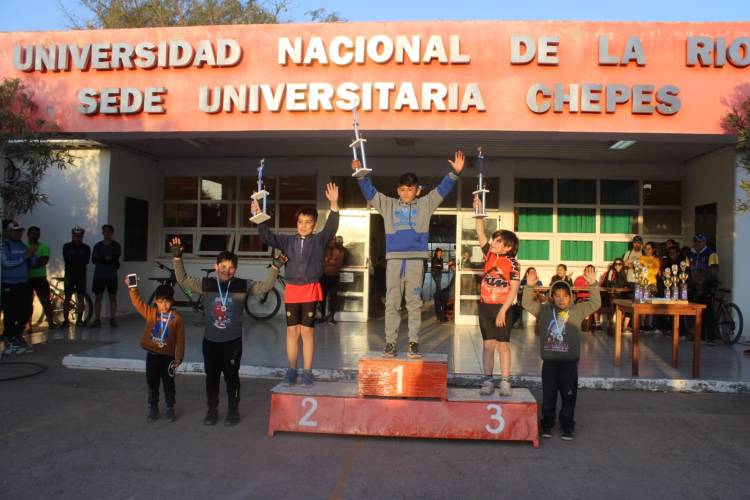 A Todo Pedal: se realizo la carrera de MTB organizada por la UnLaR Sede Chepes.