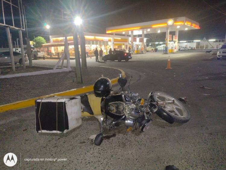 Chepes: Chocan una moto y un auto por Avda. San Martín.