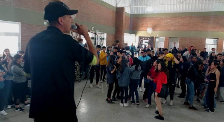  Festejos del último día de la semana del estudiante en la escuela EPET Nº 1.