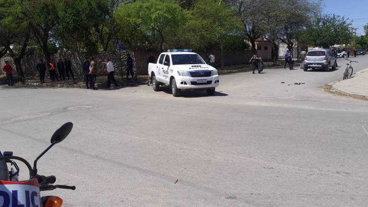 Gran impacto en Chamical por la muerte de una menor en motocicleta tras colisionar con automóvil.