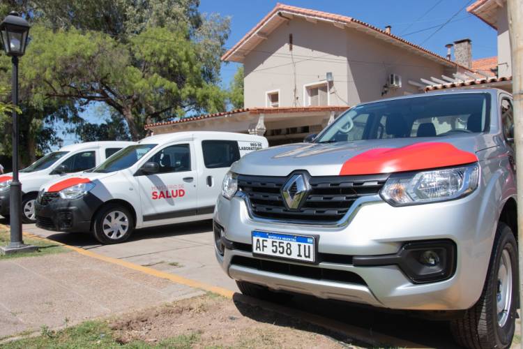 Capìtal: Con la entrega de vehículos y equipamiento, el Gobierno Provincial continúa fortaleciendo el sistema sanitario provincial.