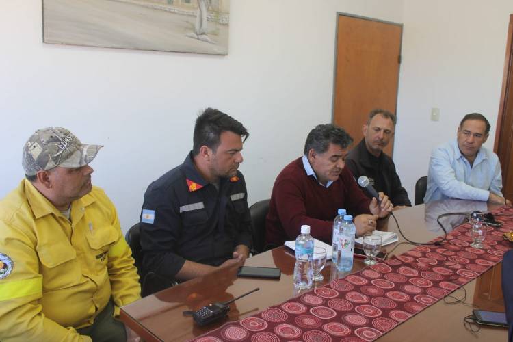 Cerro de Villa Chepes: Por el incendio forestal autoridades brindan informe de situación.