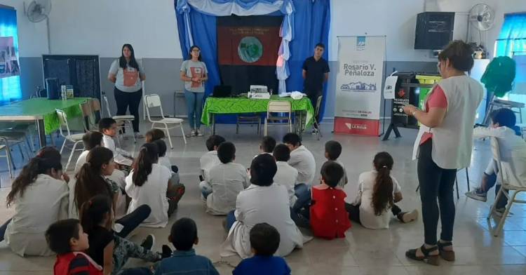 Continuan los talleres de sensibilizacion de separación de residuos en el interior departamental. 