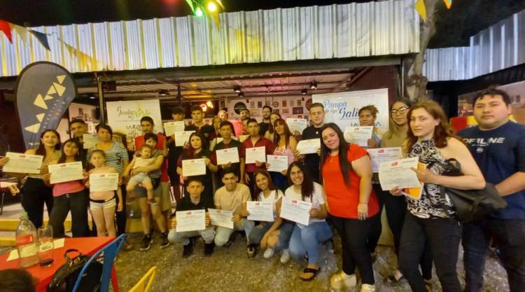 Entrega de certificados: curso de mozo y camarera en Chepes.