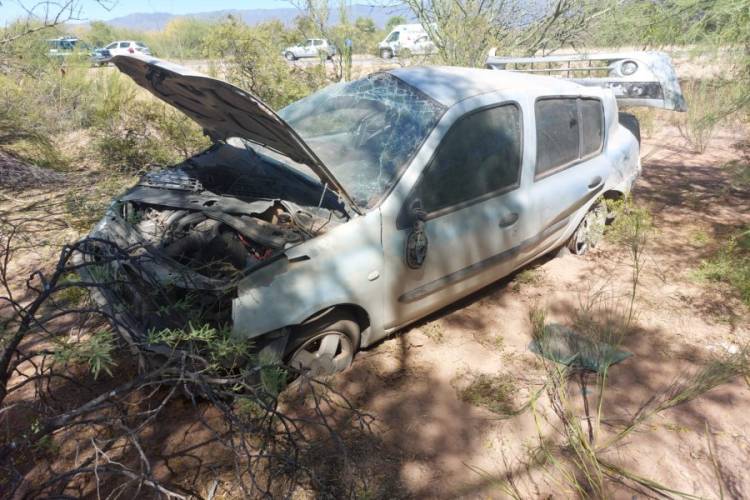 Conductor salió ileso tras un vuelco en Ruta 38.