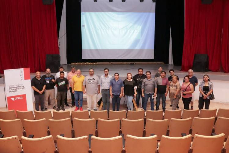 Dictan taller de comunicación a comunicadores sociales trabajadores y personal de prensa.