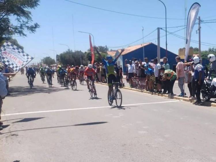 Federico López ganó la tercera etapa y Leonardo Cobarrubia sigue mandando en la Doble Chepes.