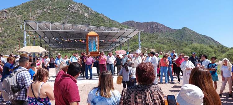 Ganadores de la rifa de la comisión Inmaculada Concepción de Villa Chepes.  