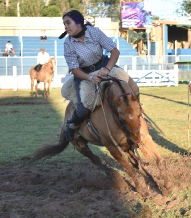 Orgullo chepeño: Jinete riojana, campeona en Dean Funes.