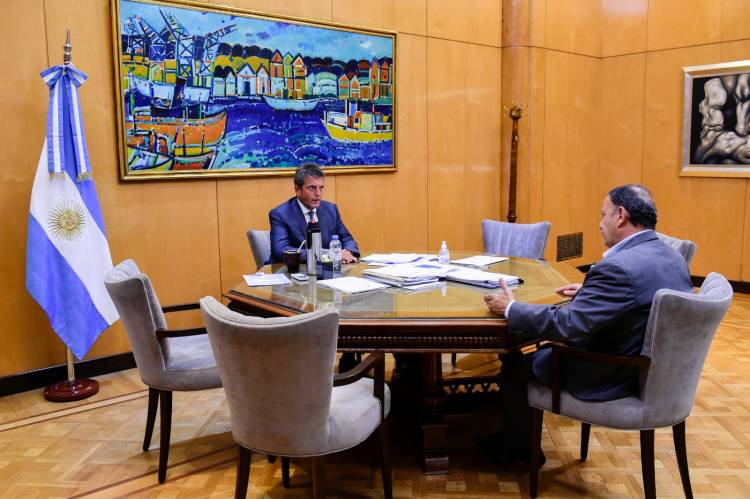 El Ministro visitaría la provincia: Quintela se reunió con Massa y garantizó el envío de fondos para la provincia. 