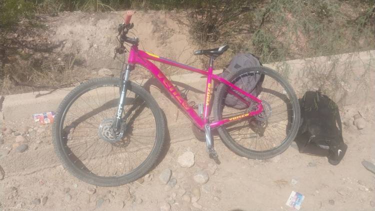 Chepes: Delincuente robó una bicicleta, intentó darse a la fuga pero cayó al suelo y fue detenido.