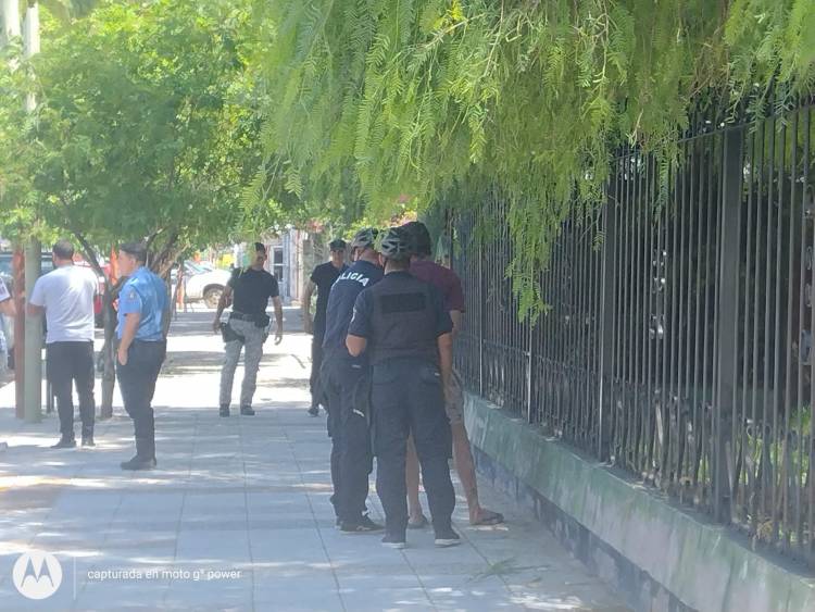 Chepes: Arrestaron a dos personas por tenencia de cocaína, $80.000 y una balanza.