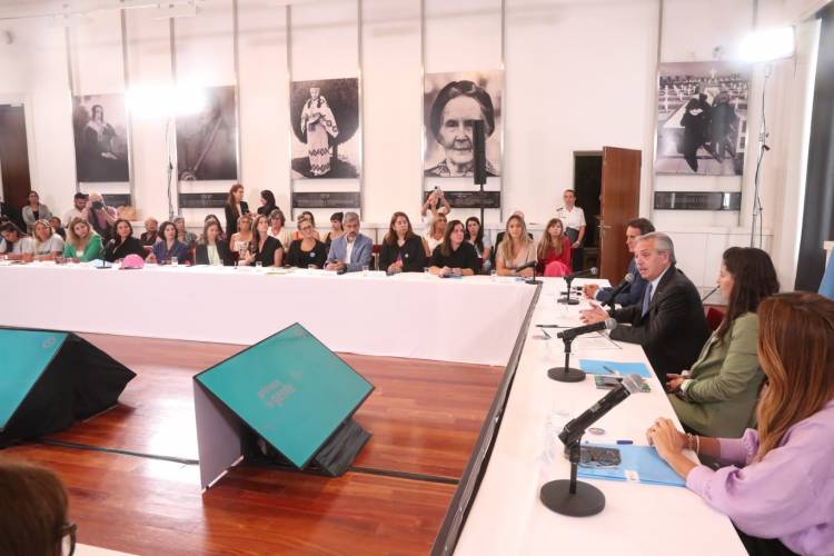 El Gobierno nacional presentó el programa riojano Constructoras.