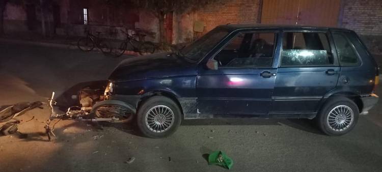 Chepes: Choque entre auto y motocicleta en barrio YPF.