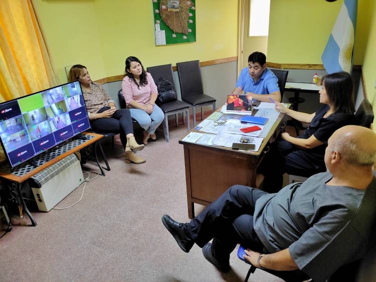 Abordaje Territorial: La Diputada Laura Carrizo mantuvo reunion con autoridades del hospital Luis Pasteur.