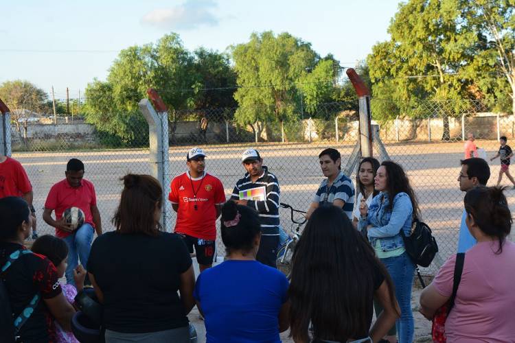 Fútbol Infantil: Candidatos del frente federal entregaron equipamiento a la Escuela de Futbol del Club River.