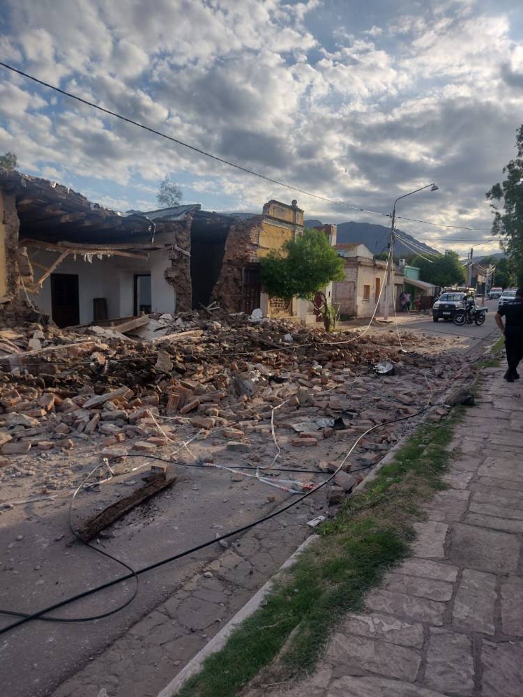 Se derrumbó la Posada “Mis Tías” en Olta. 