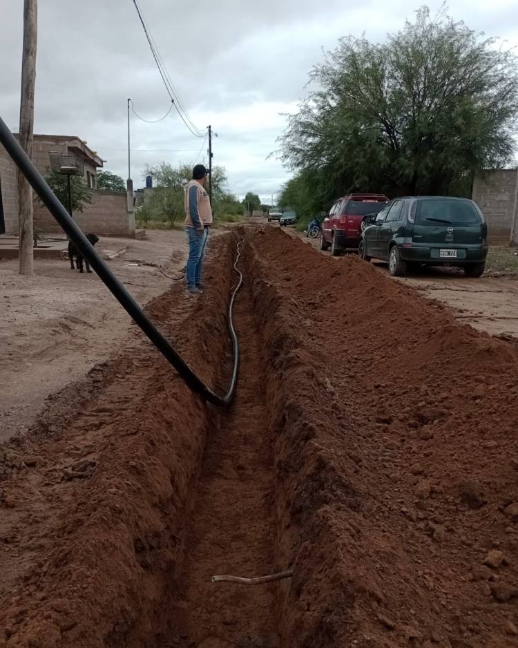  Obras y Servicios Públicos: Gobierno Municipal extendio mas de 1200 mtrs la red de agua.