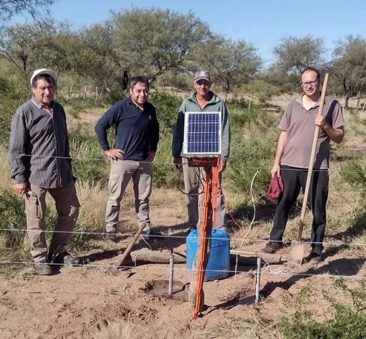 Localidad de San José: Instalación de boyero eléctrico en el interior. 