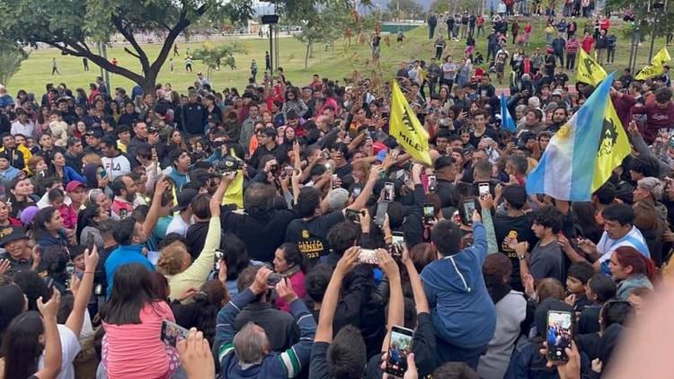 Milei llegó a Chilecito para la campaña de Libertad Avanza.