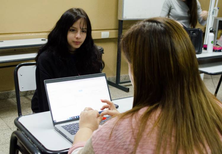 Casi 10 mil estudiantes del sistema obligatorio se inscribieron para las Becas Progresar.