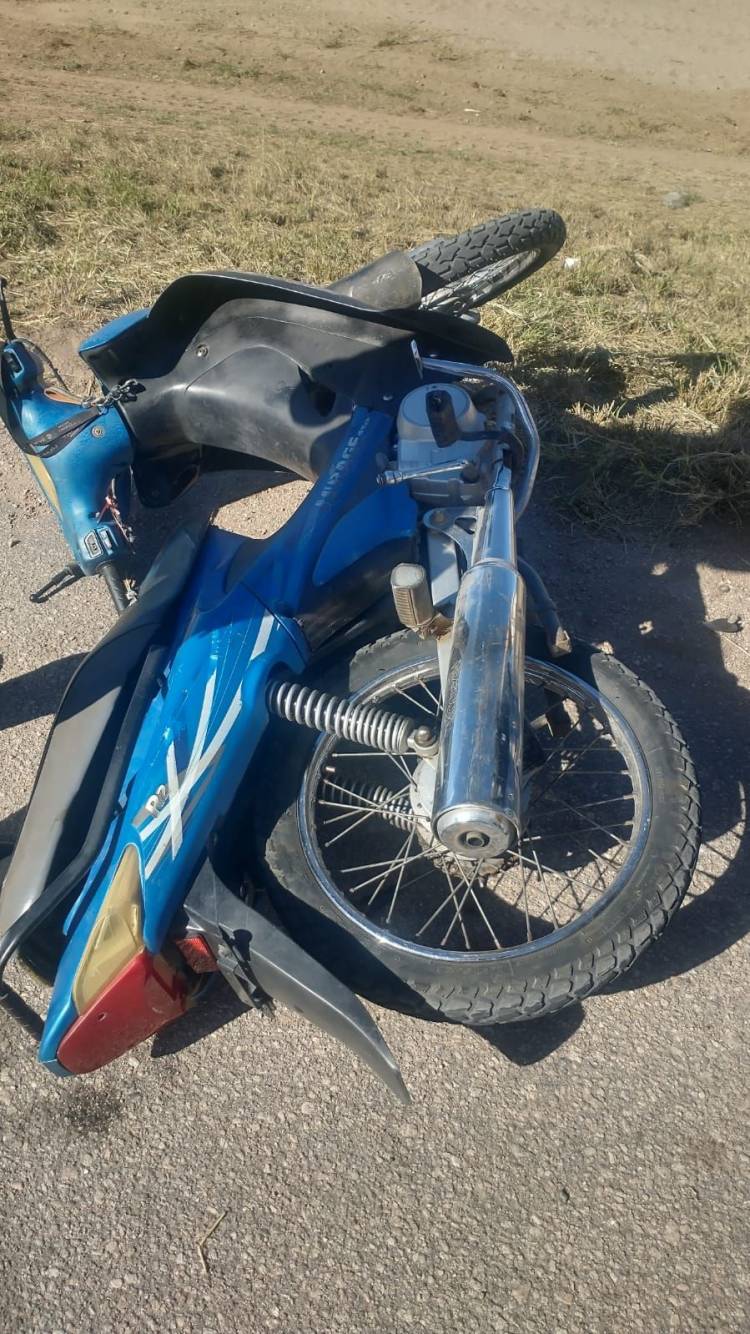 Una motociclista perdió le control y termino cayéndose por ruta 38.