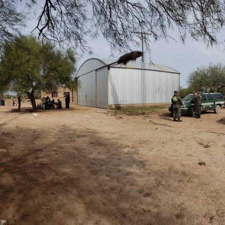 Ulapes: Hallaron a dos adultos y un menor en una finca.