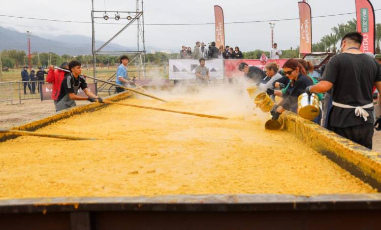 Capital: El Gran Locro coronó un patriótico 20 de Mayo.